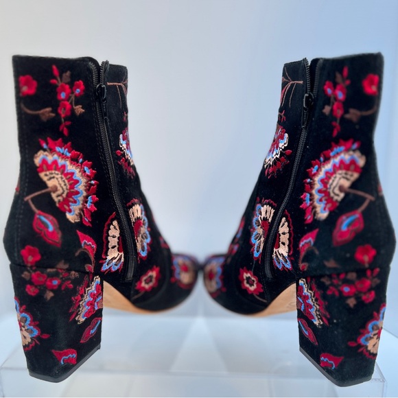 Loeffler Randall: Floral Embroidered Ankle Boots - Black and Multicolor. Size7.5 - Picture 11 of 13